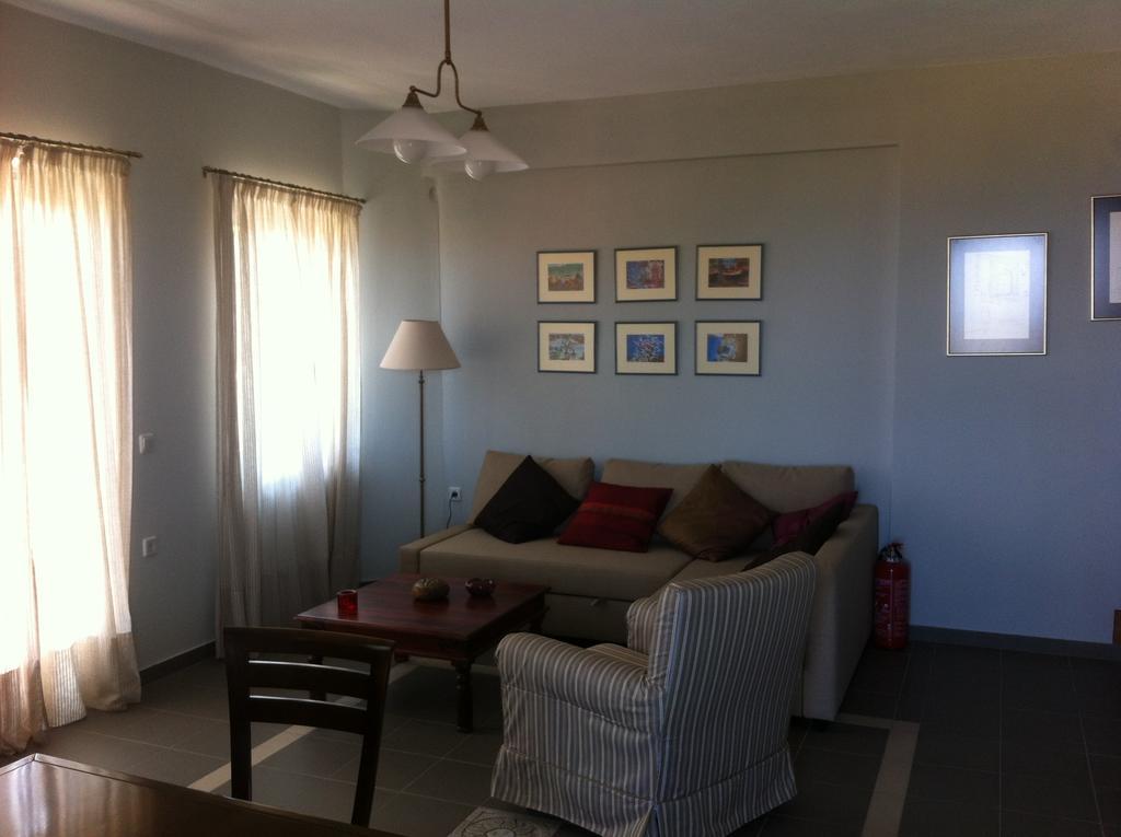 Heliades Maisonettes Mithimna Habitación foto